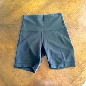 lululemon black biker shorts size 4